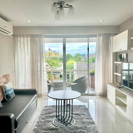 Baan Sabai Rama IV Apartment Бангкок Екстер'єр фото