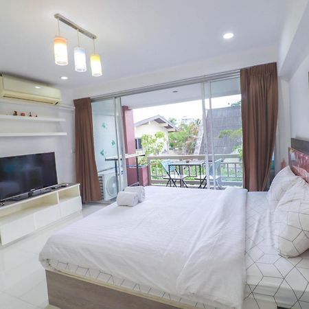 Baan Sabai Rama IV Apartment Бангкок Екстер'єр фото