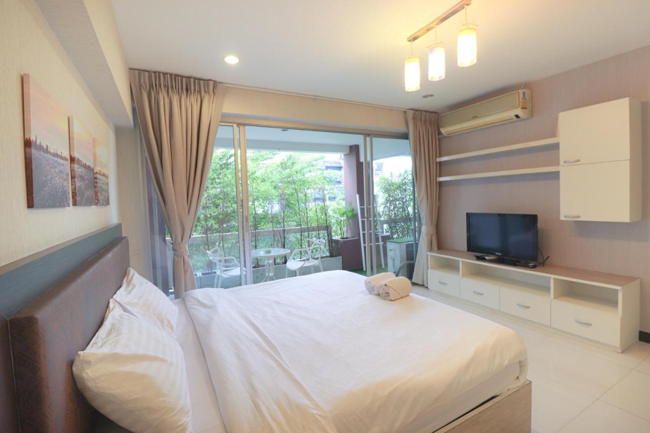 Baan Sabai Rama IV Apartment Бангкок Екстер'єр фото