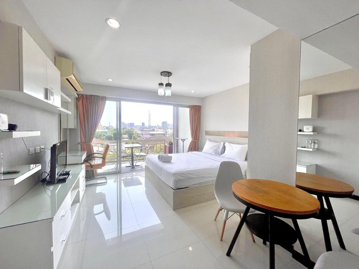Baan Sabai Rama IV Apartment Бангкок Екстер'єр фото