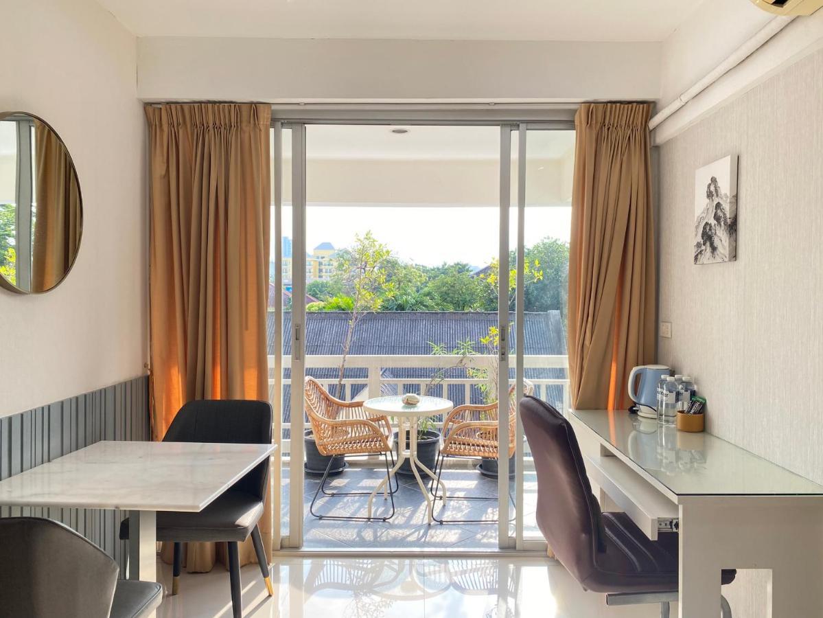 Baan Sabai Rama IV Apartment Бангкок Екстер'єр фото