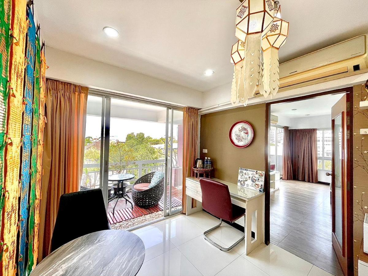 Baan Sabai Rama IV Apartment Бангкок Екстер'єр фото