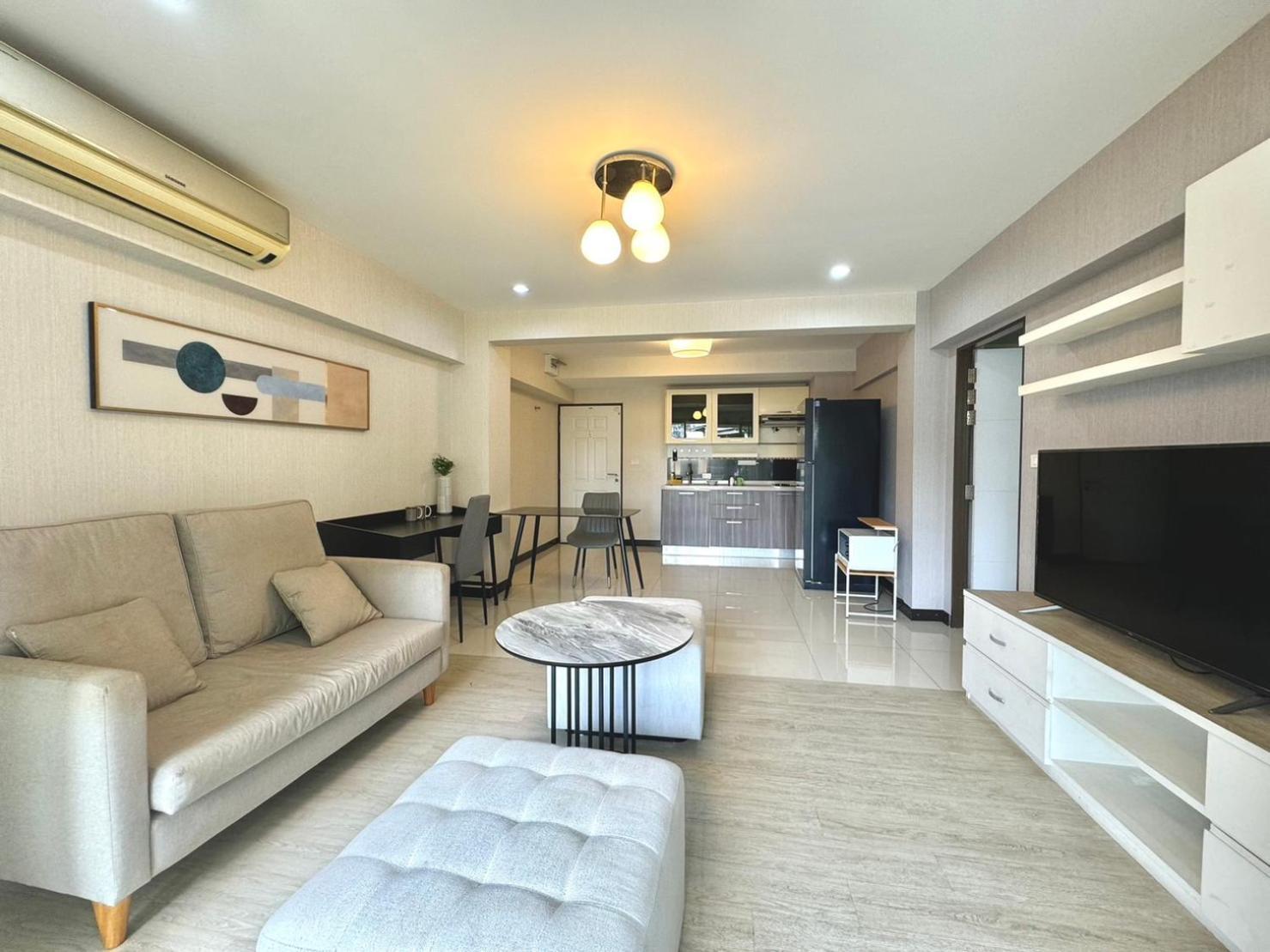 Baan Sabai Rama IV Apartment Бангкок Екстер'єр фото