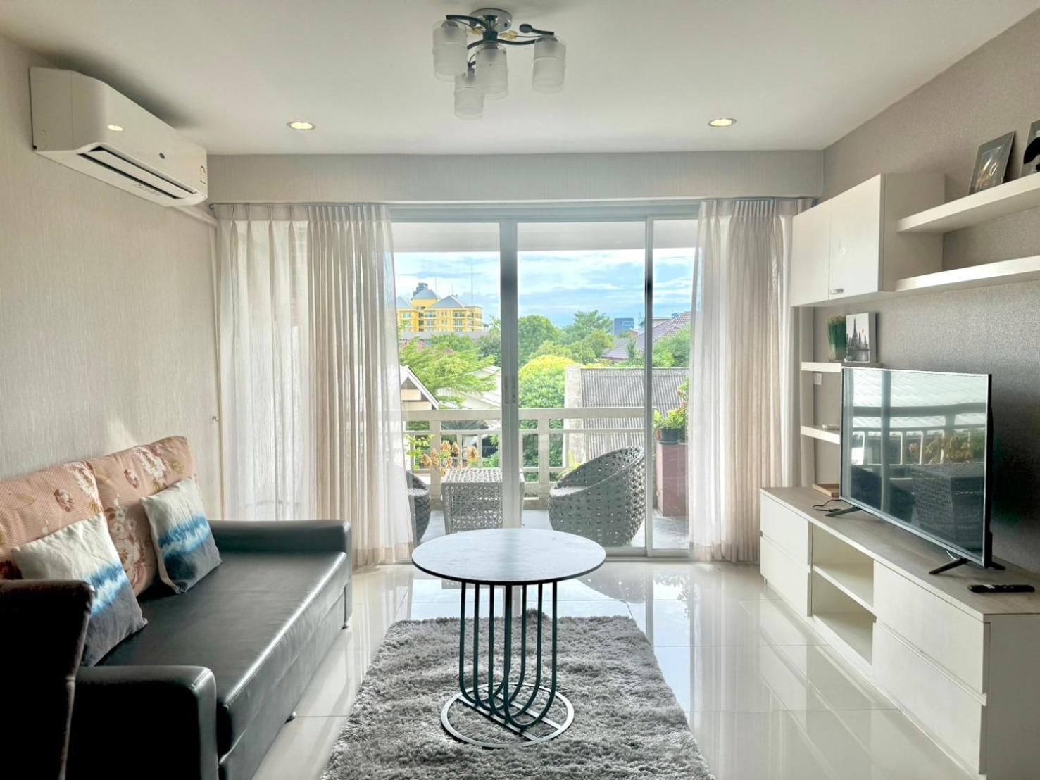 Baan Sabai Rama IV Apartment Бангкок Екстер'єр фото