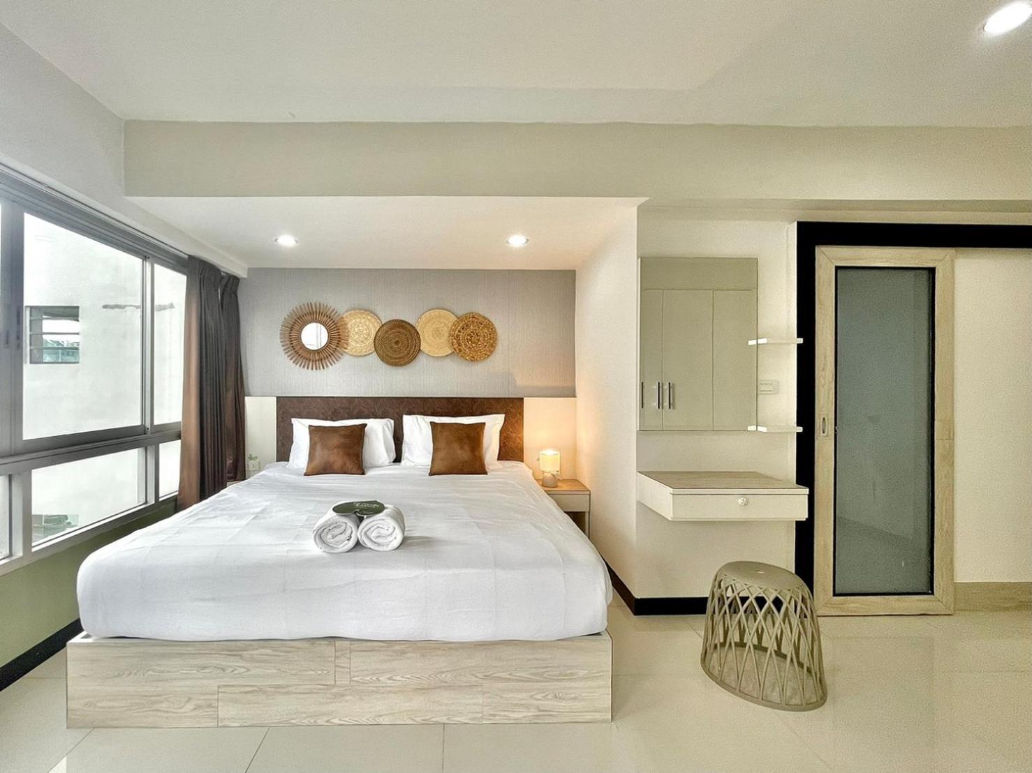 Baan Sabai Rama IV Apartment Бангкок Екстер'єр фото