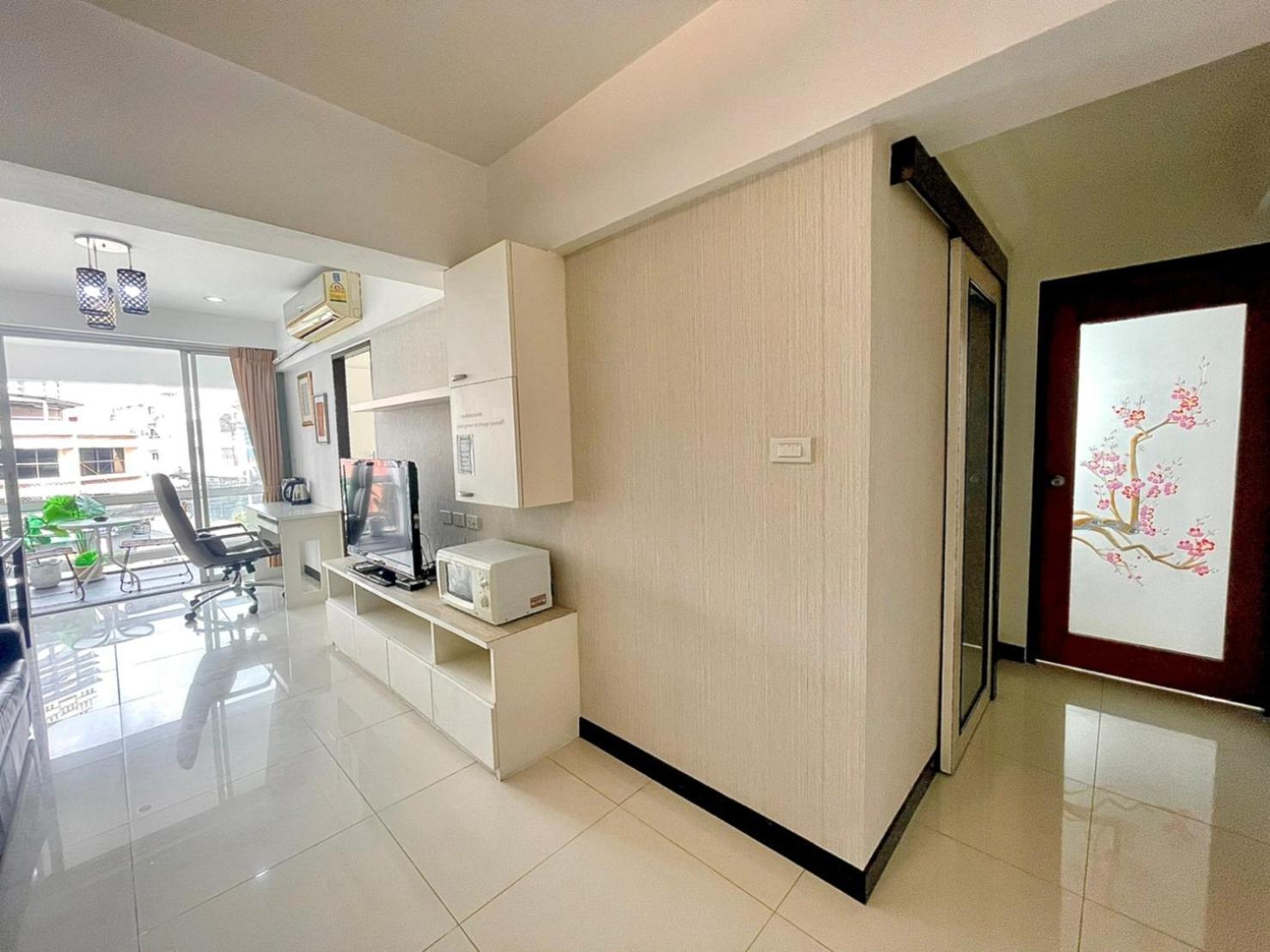 Baan Sabai Rama IV Apartment Бангкок Екстер'єр фото