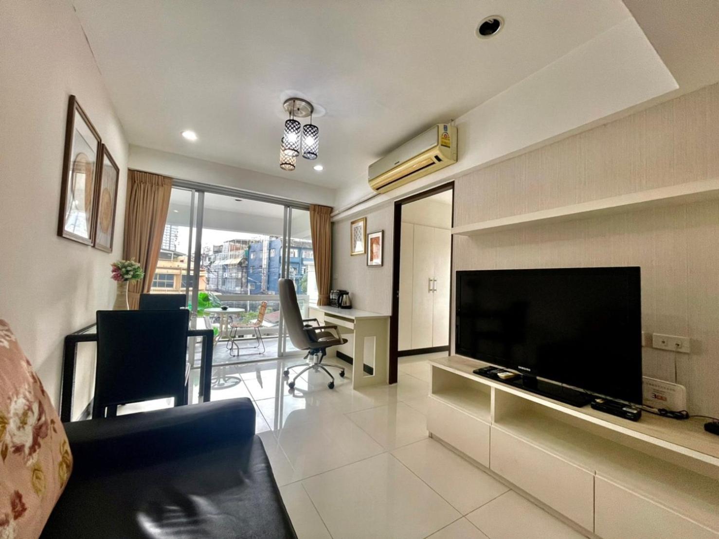 Baan Sabai Rama IV Apartment Бангкок Екстер'єр фото
