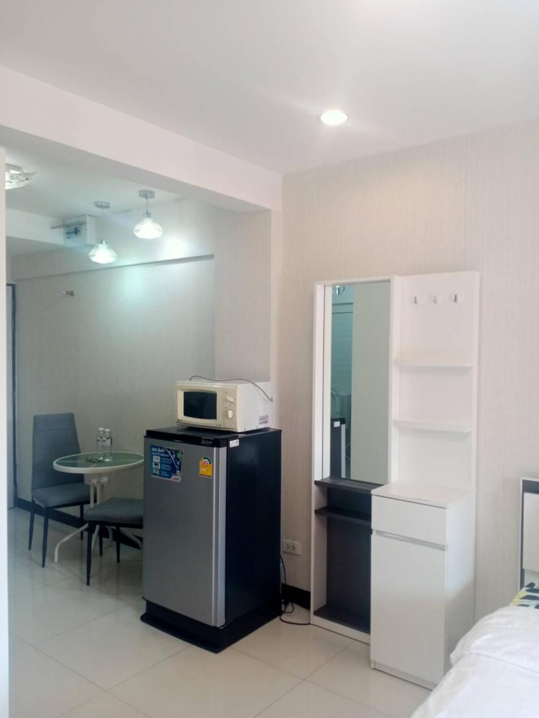 Baan Sabai Rama IV Apartment Бангкок Екстер'єр фото