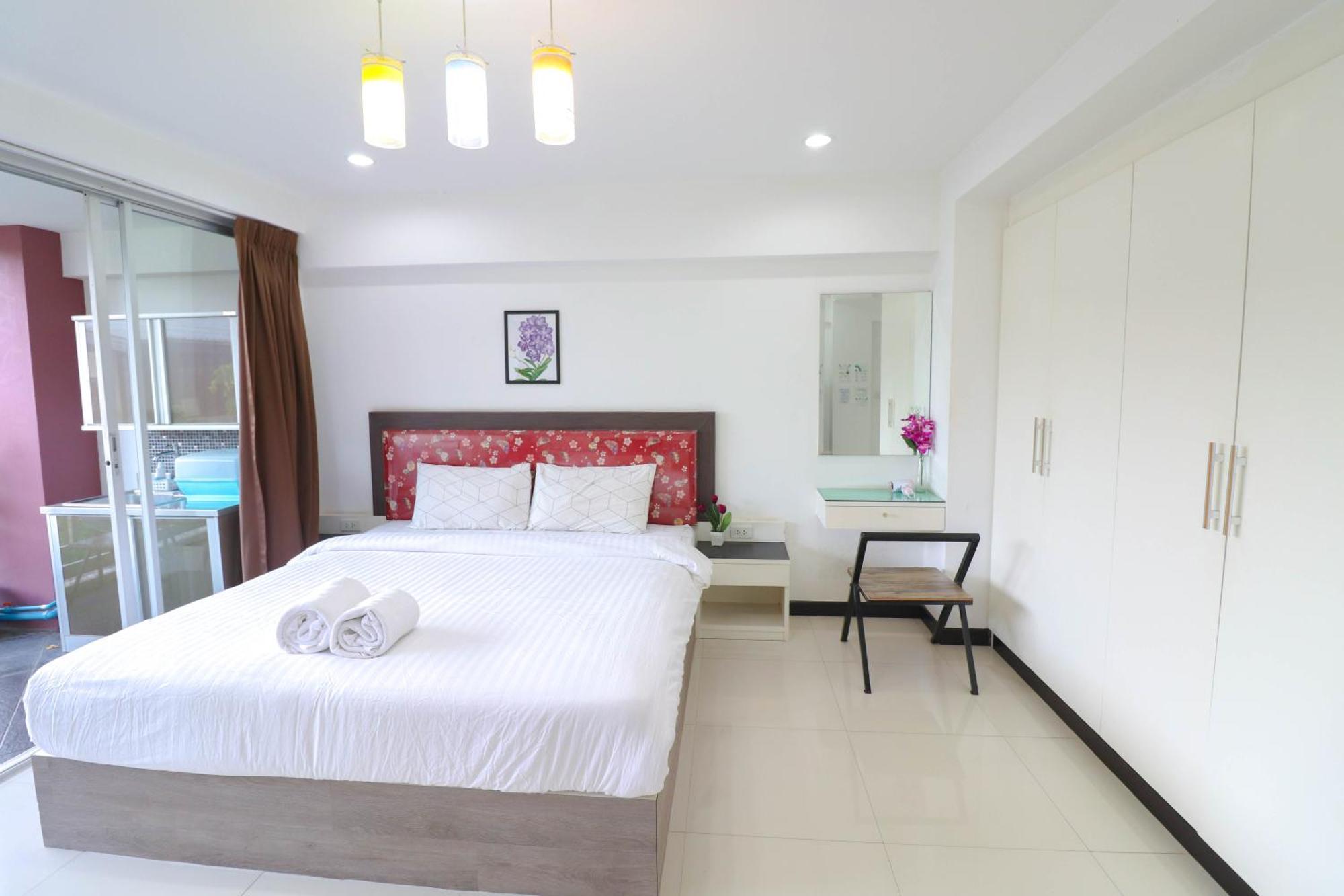 Baan Sabai Rama IV Apartment Бангкок Екстер'єр фото