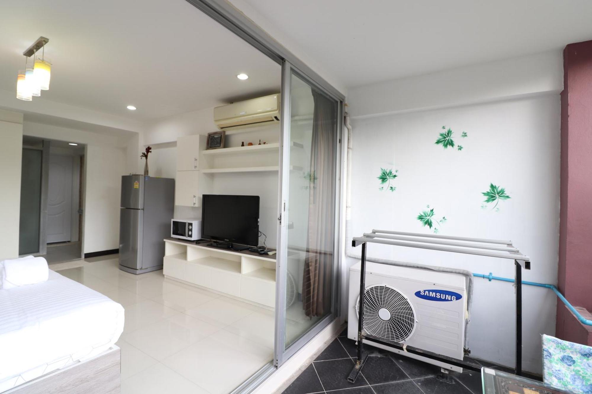 Baan Sabai Rama IV Apartment Бангкок Екстер'єр фото