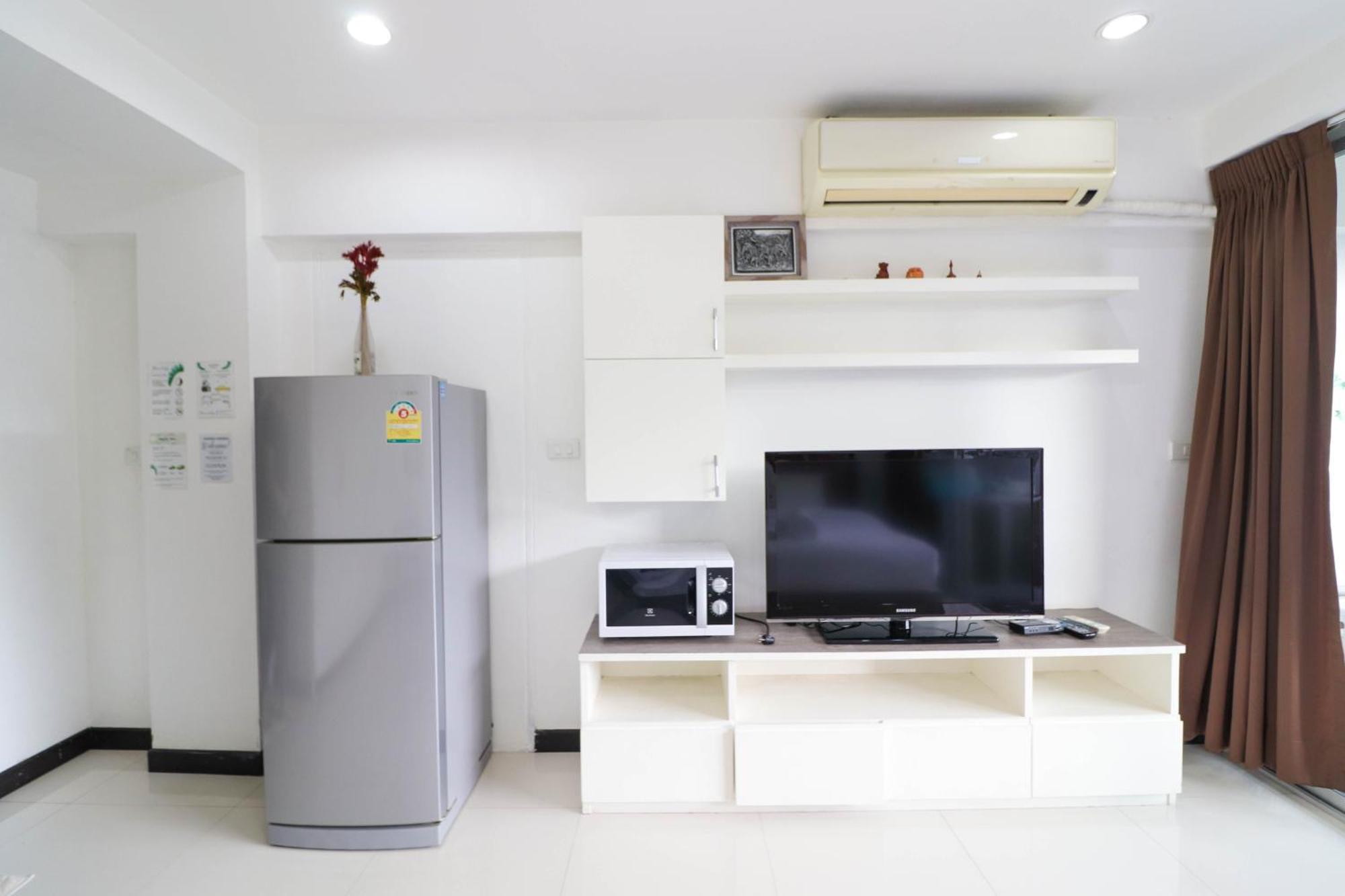 Baan Sabai Rama IV Apartment Бангкок Екстер'єр фото