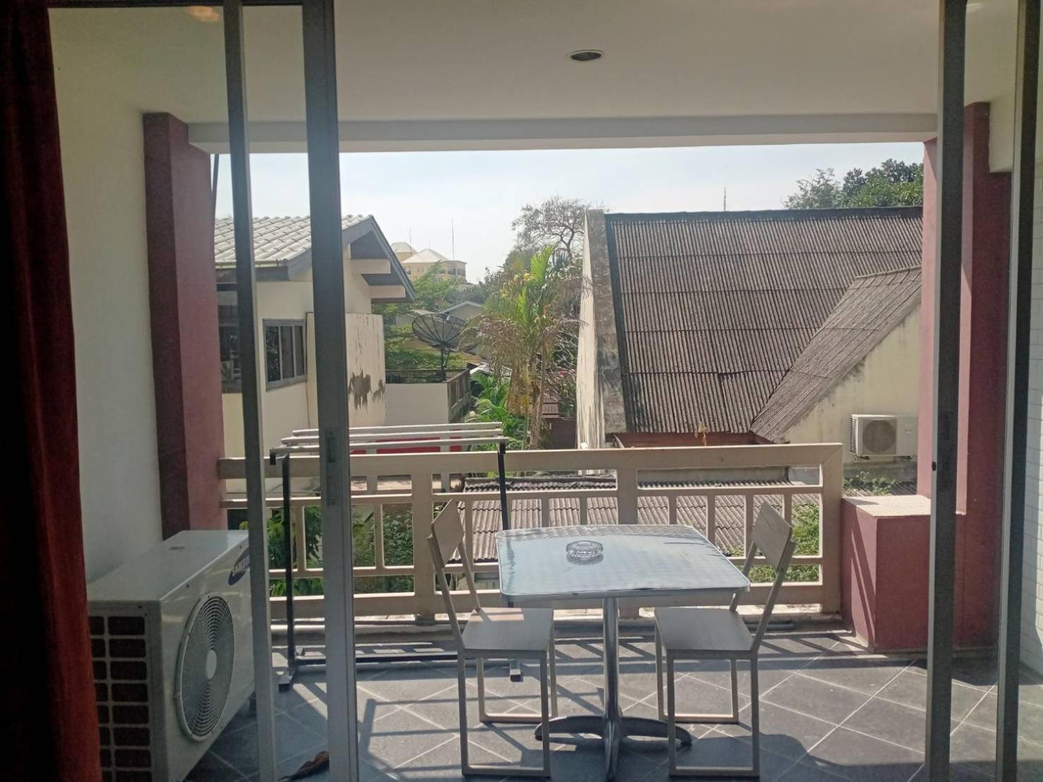 Baan Sabai Rama IV Apartment Бангкок Екстер'єр фото