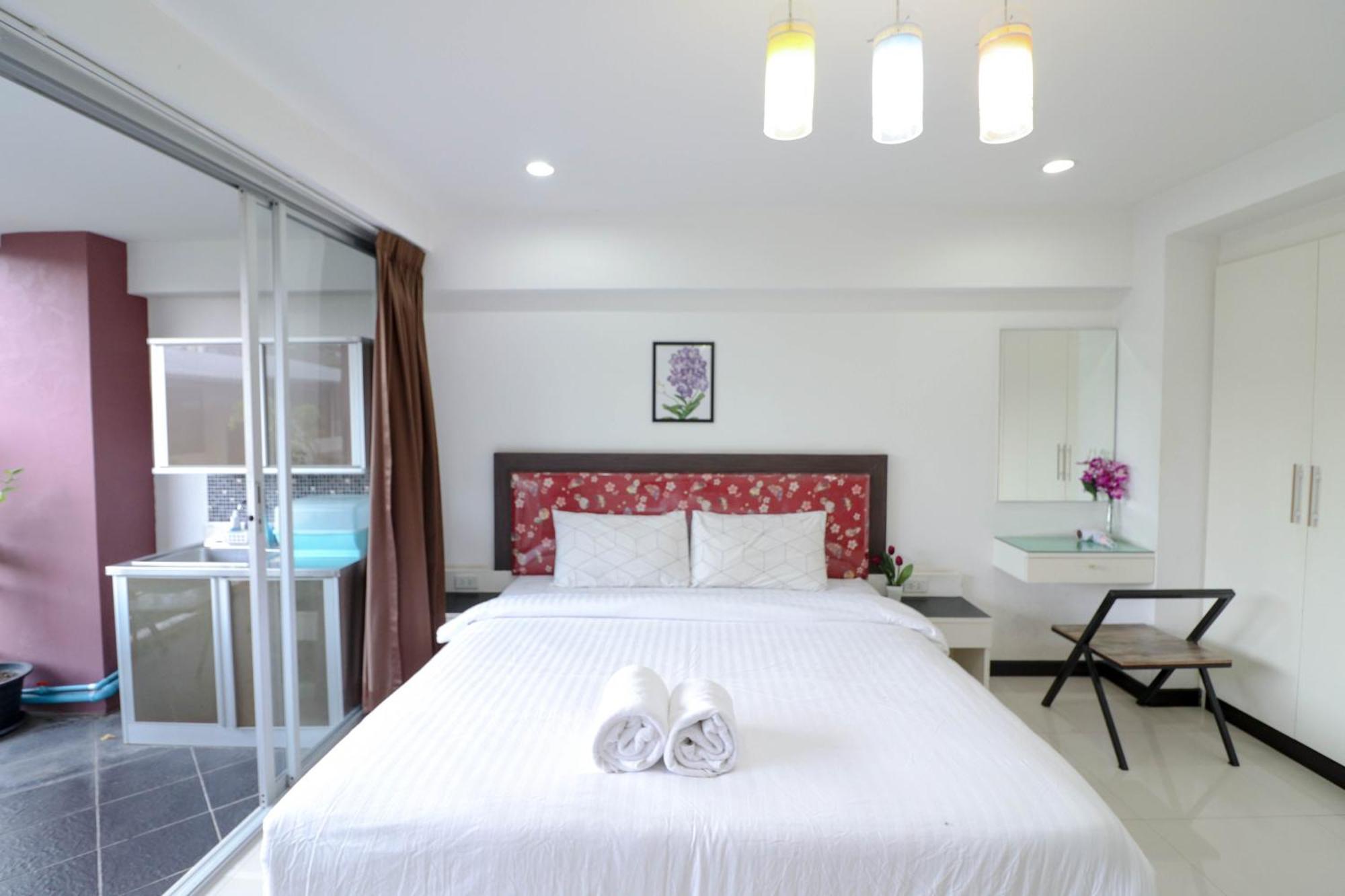 Baan Sabai Rama IV Apartment Бангкок Екстер'єр фото