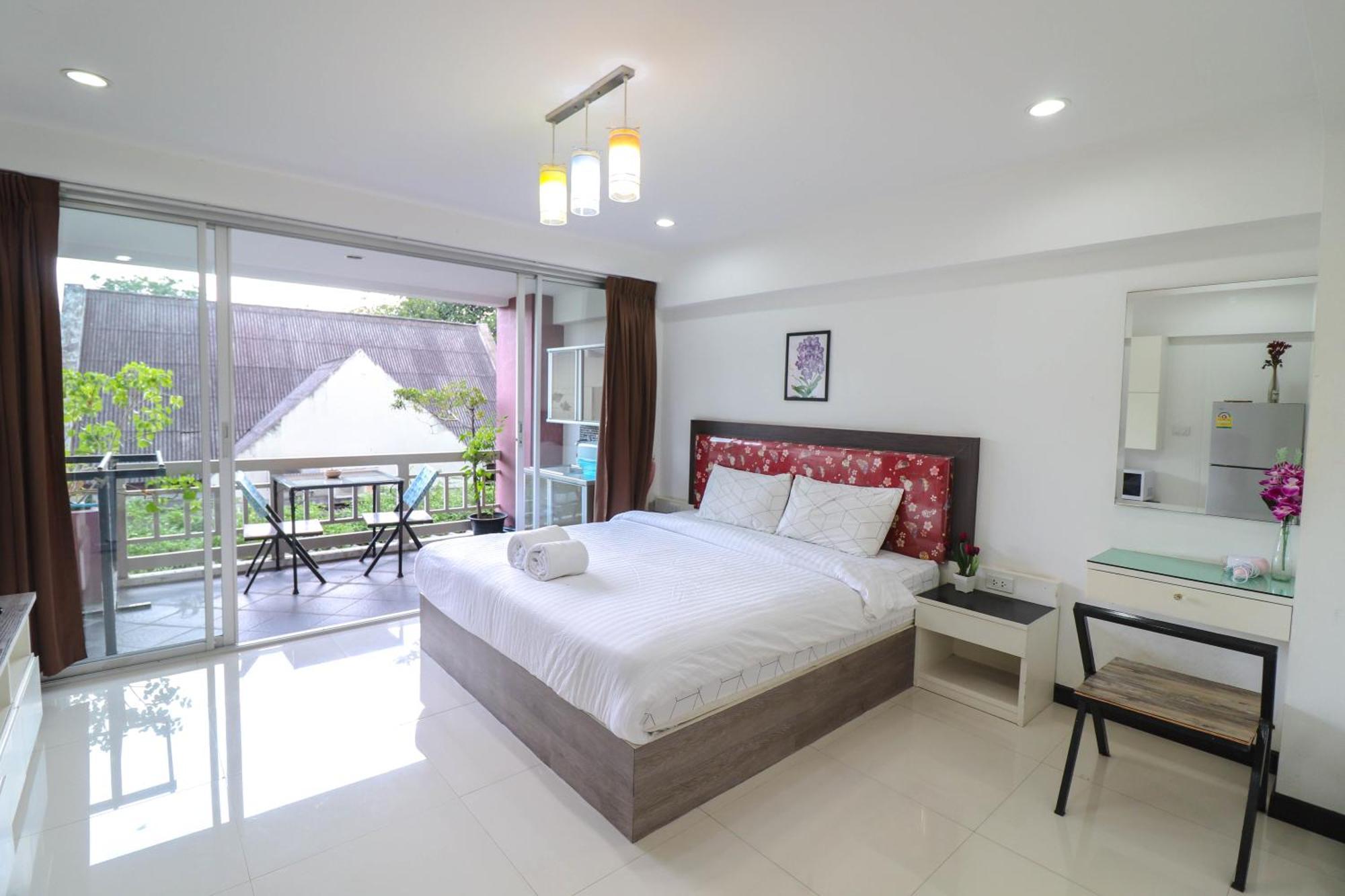 Baan Sabai Rama IV Apartment Бангкок Екстер'єр фото