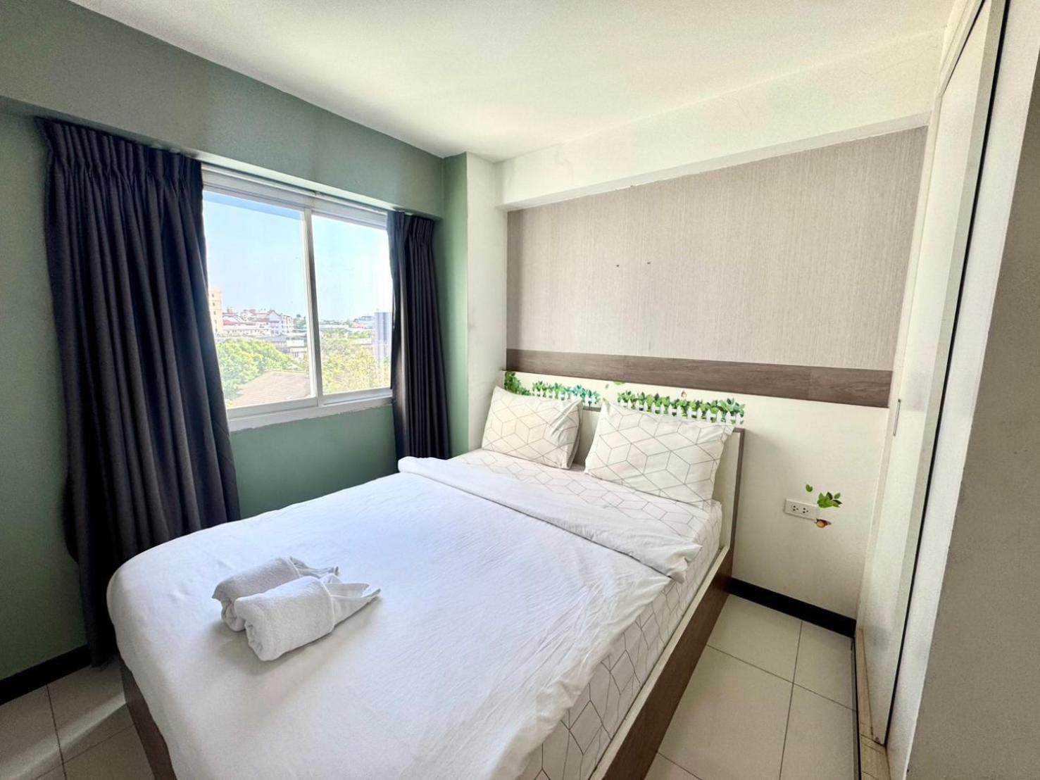 Baan Sabai Rama IV Apartment Бангкок Екстер'єр фото