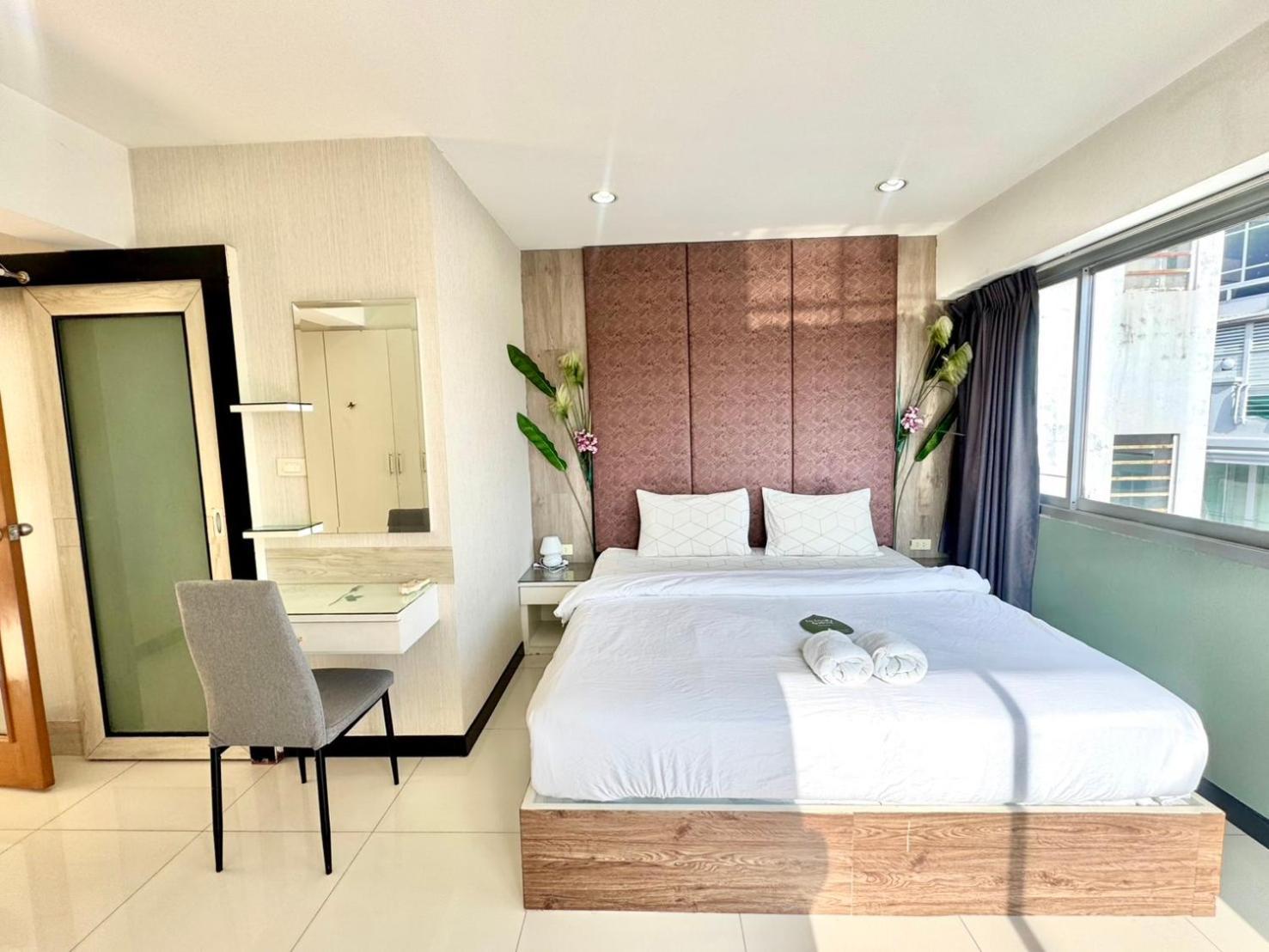 Baan Sabai Rama IV Apartment Бангкок Екстер'єр фото